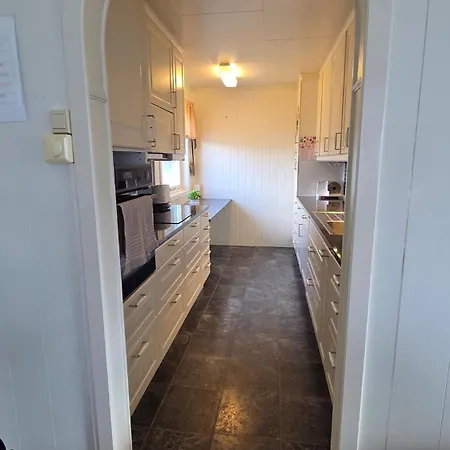 Leknes - Large, Centrally Located Family In A Quiet Area *