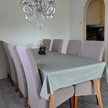 Leknes - Large, Centrally Located Family In A Quiet Area *