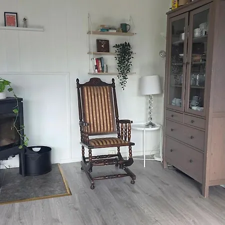 Apartment Leknes - Large, Centrally Located Family In A Quiet Area *