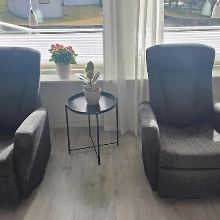 Leknes - Large, Centrally Located Family In A Quiet Area Apartment