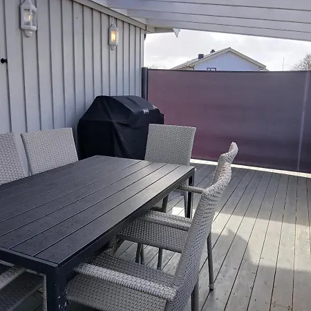Apartment Leknes - Large, Centrally Located Family In A Quiet Area Vestvagoy