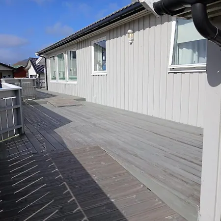 Leknes - Large, Centrally Located Family In A Quiet Area